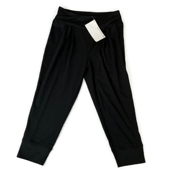 NWT Fabletics Black Stretch Cropped Jogger Pants Elastic Waistband Athletic xs - Picture 1 of 6